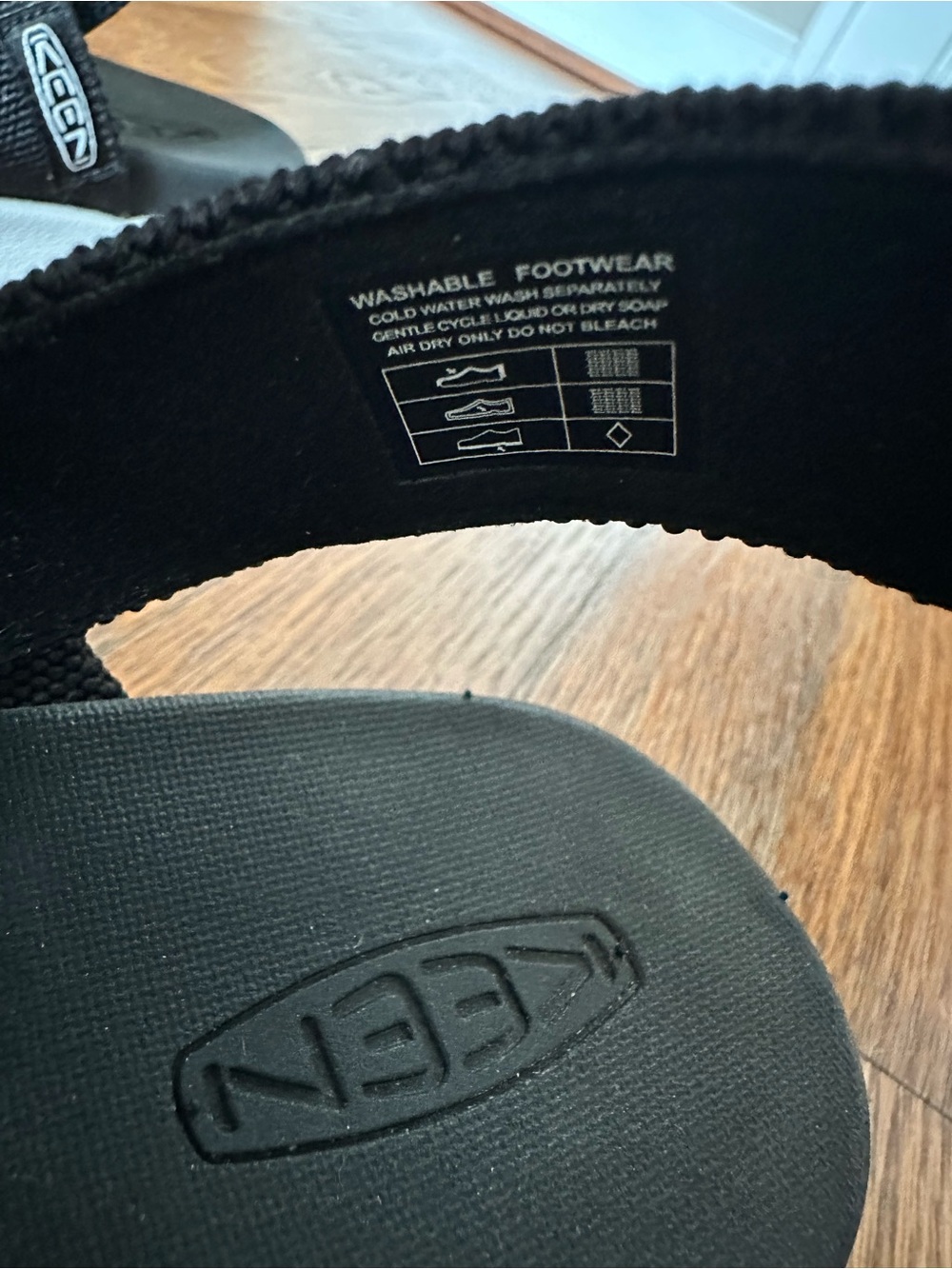 Like-New KEEN Strappy Black Sandals - Women’s 7 (US) - Picture 6 of 10